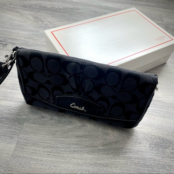 Coach Like New Signature Clutch - Picture 2 of 6